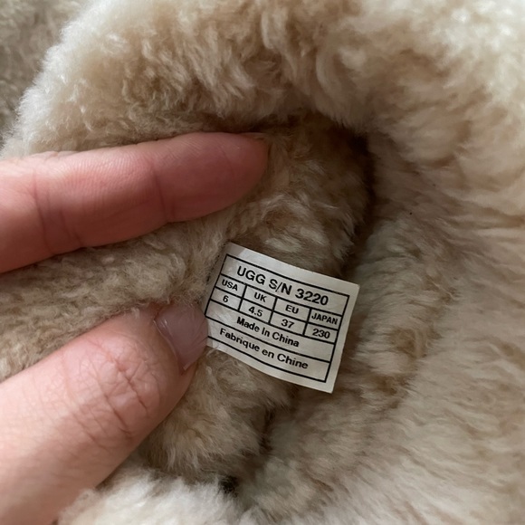 Women ugg size 6 - Picture 5 of 5